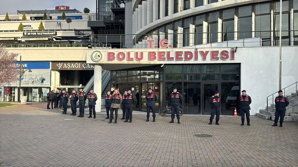 Savcı Tanju Özcan için 217 yıla kadar hapis istedi! Mütalaada marketlerden 8,7 milyon liralık menfaat iddiası