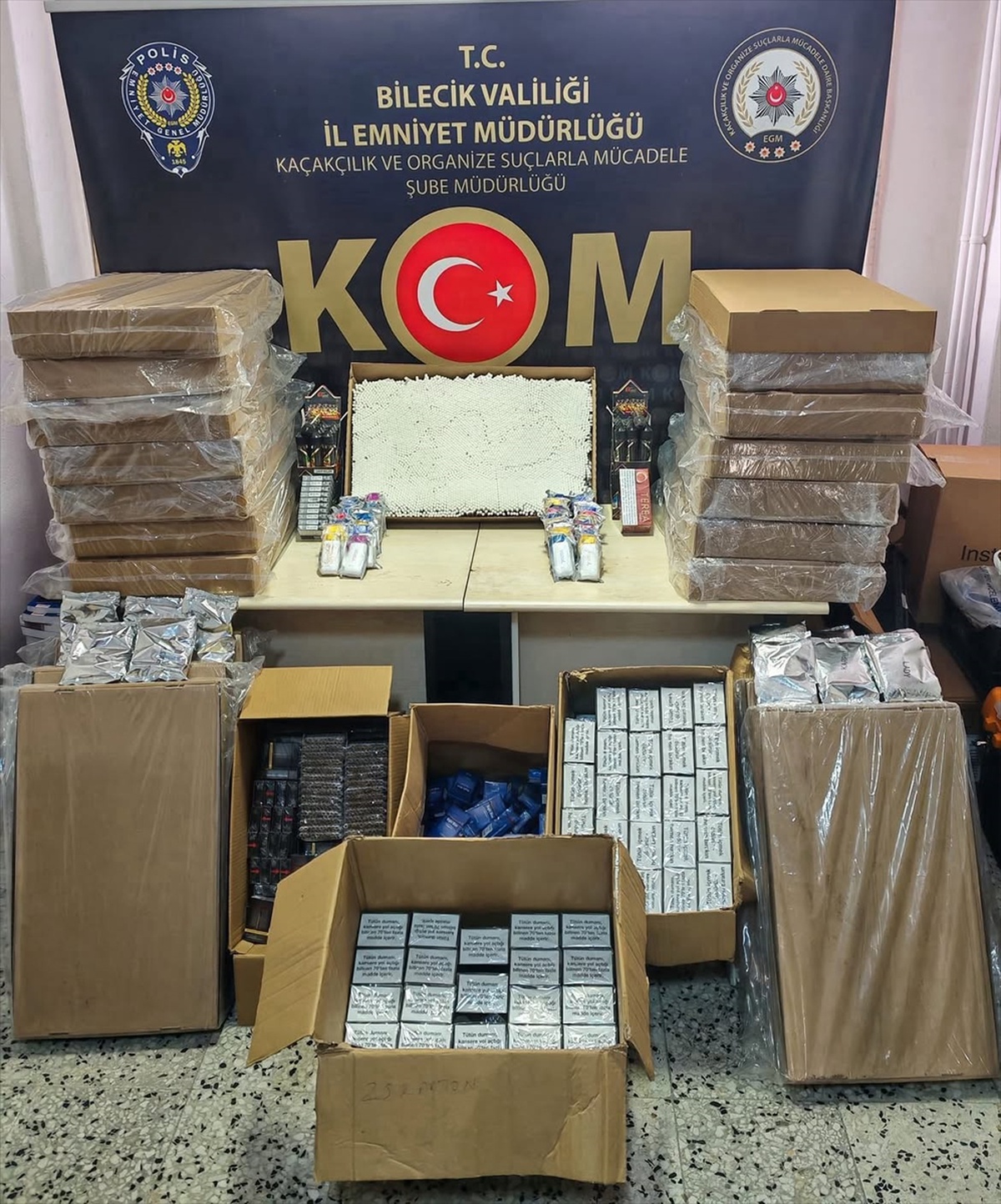 Bozüyük'te operasyonda 108 bin 380 dolu makaron ele geçirildi, 2 şüpheli gözaltında