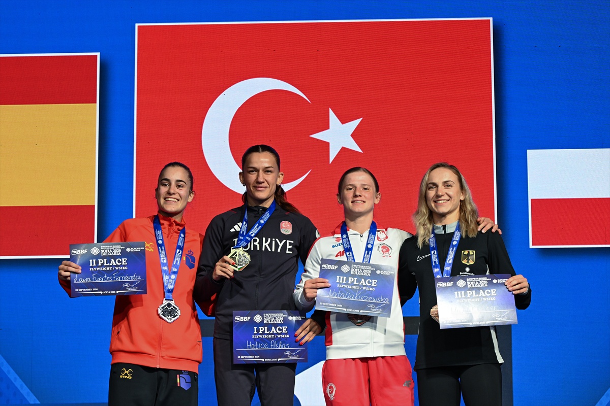 Bulgaristan'da Hatice Akbaş, 51 kiloda büyüklerde ilk Avrupa altınını kazandı