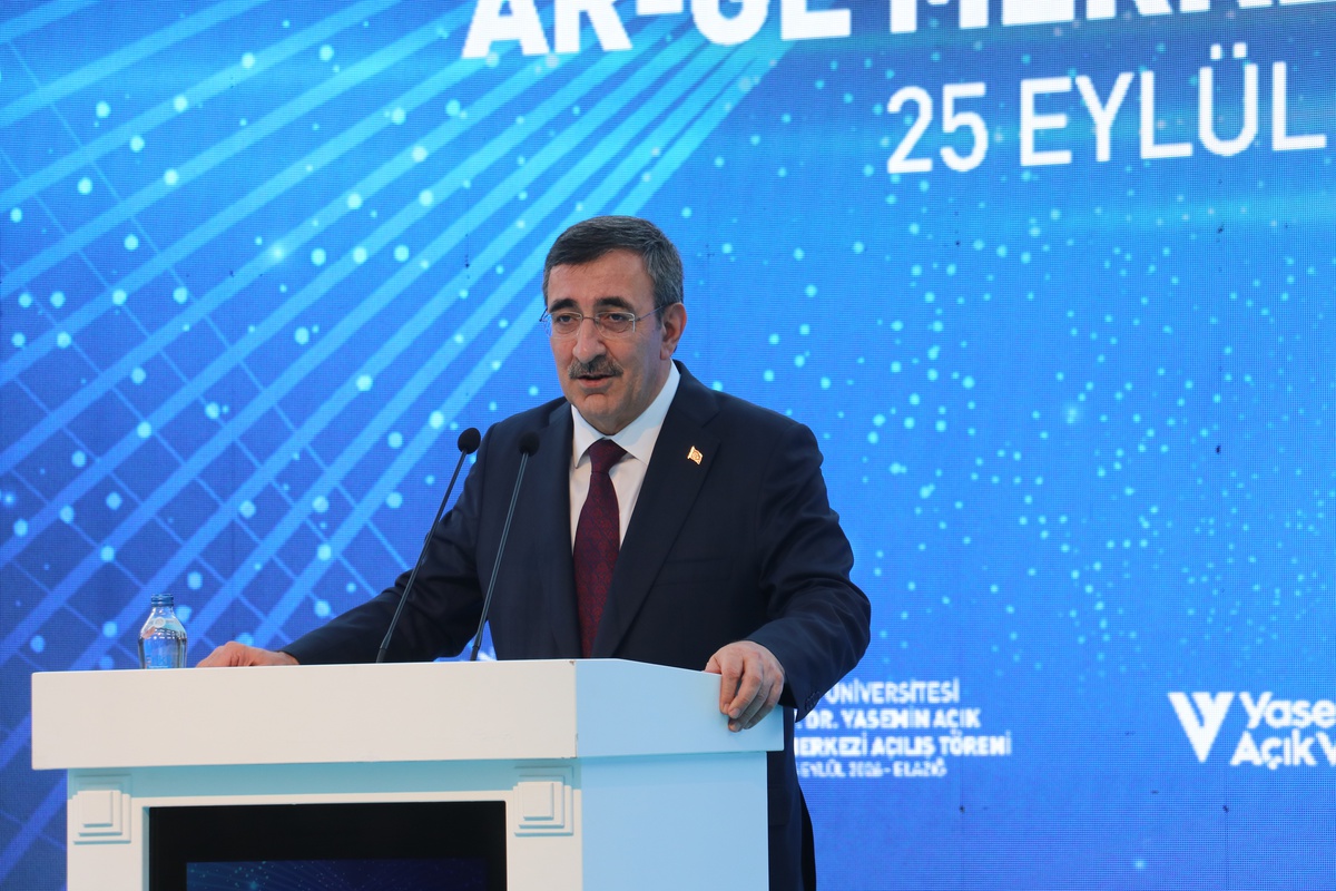 Cevdet Yılmaz, Fırat Üniversitesi'nin ilk müstakil AR-GE binasının açılışına katıldı