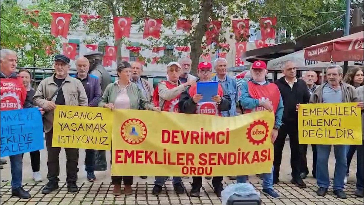 Dev Emekli Sen Ordu Şubesi, seyyanen zam talebiyle Tahıl Pazarı'nda eylem yaptı