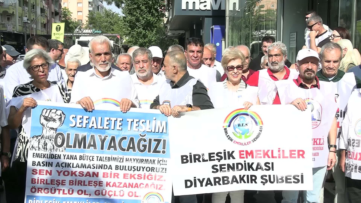 Emekli örgütleri Diyarbakır'da 8 bin 77 liralık seyyanen zamma tepki gösterdi