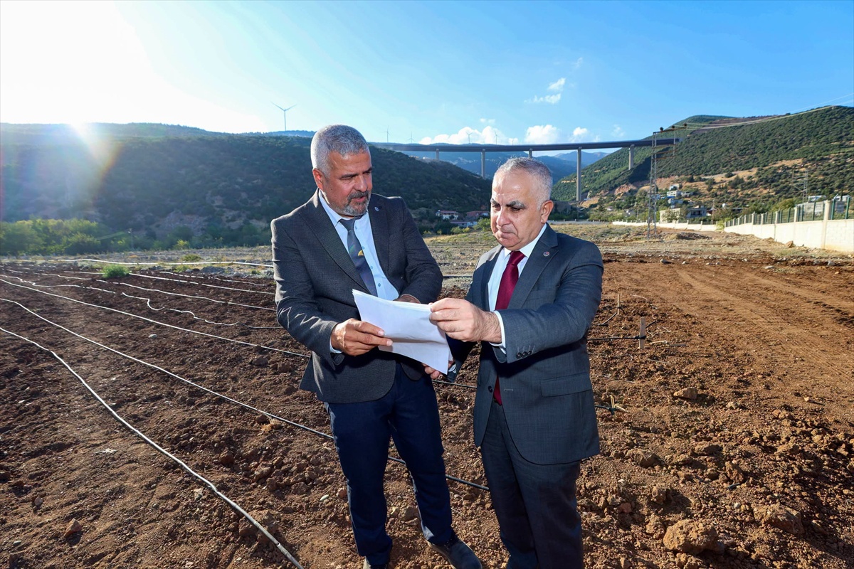 GAÜN Rektörü Doğan, Nurdağı'nda 580 dekara çıkarılan uygulama arazisini inceledi