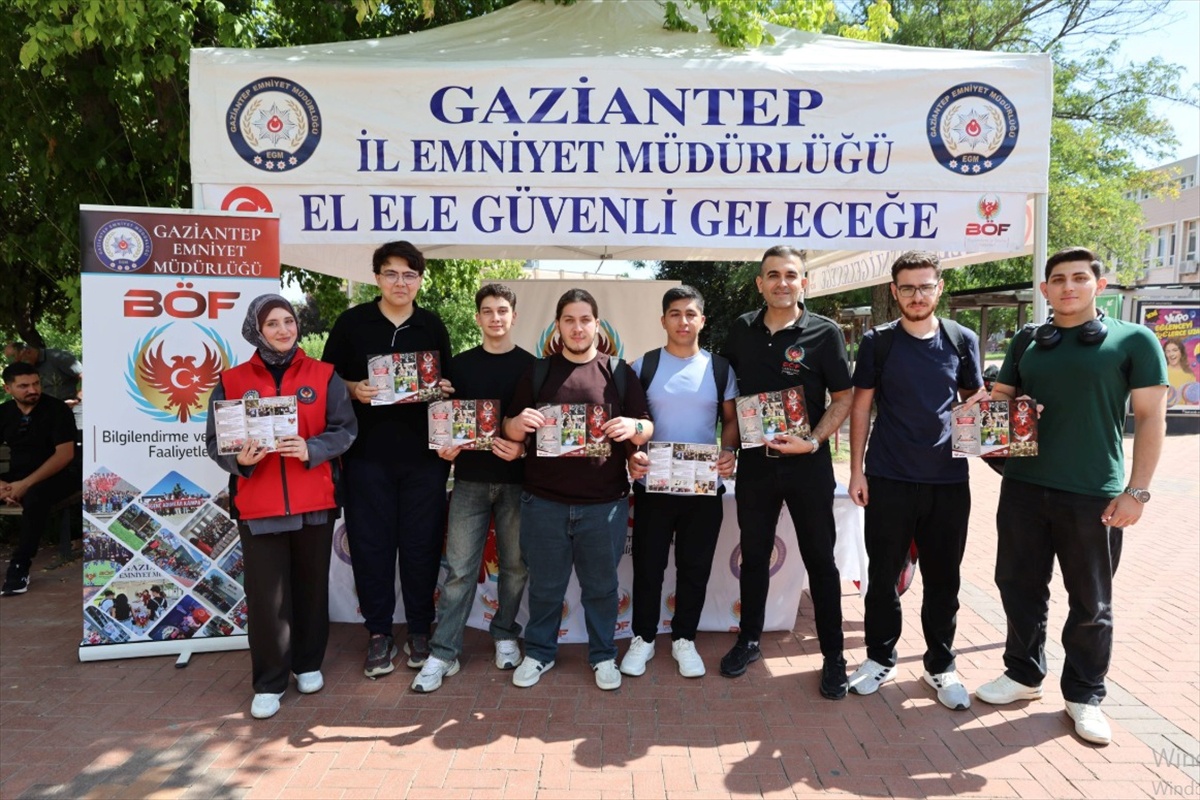 Gaziantep'te Terörle Mücadele ekipleri GAÜN öğrencilerine güvenlik risklerini anlattı