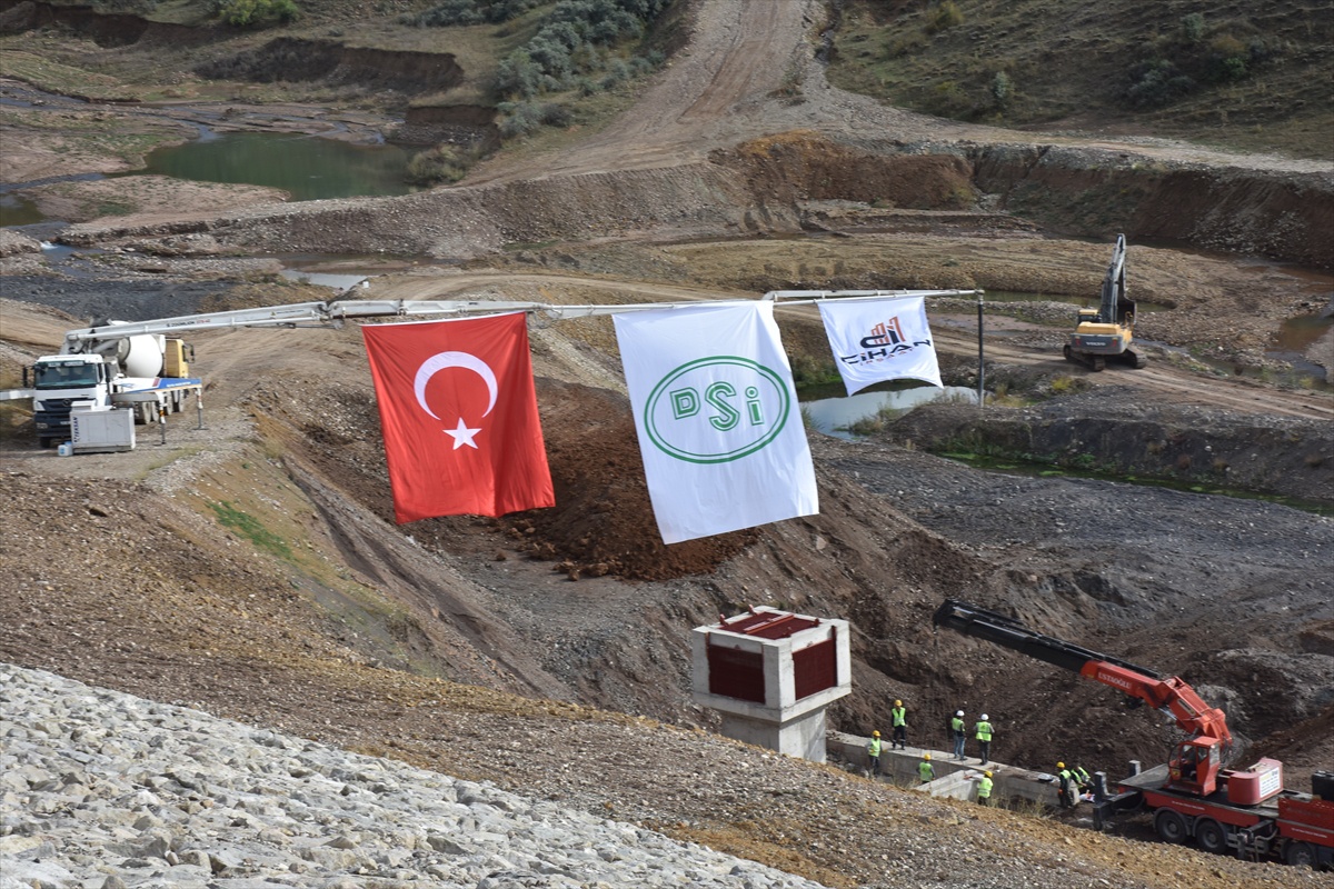 Gümüşhane'deki Çamur Barajı su tutmaya başladı