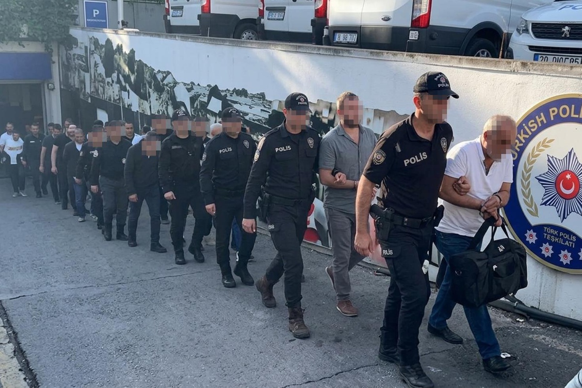 Yasa dışı vatandaşlık operasyonunda 74 gözaltı, 33 tutuklama