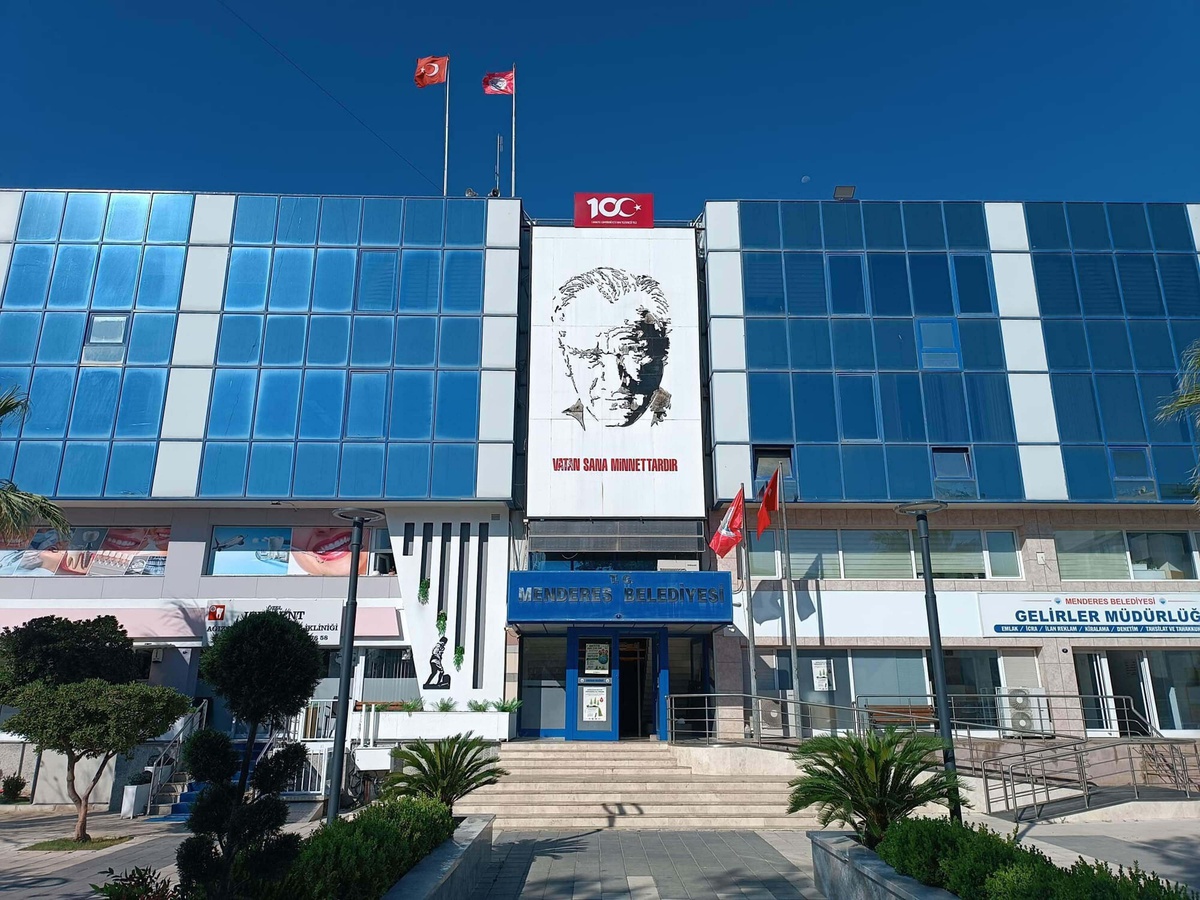 İzmir Menderes'te belediye rüşvet soruşturmasında 9 şüpheliden 7'si tutuklandı