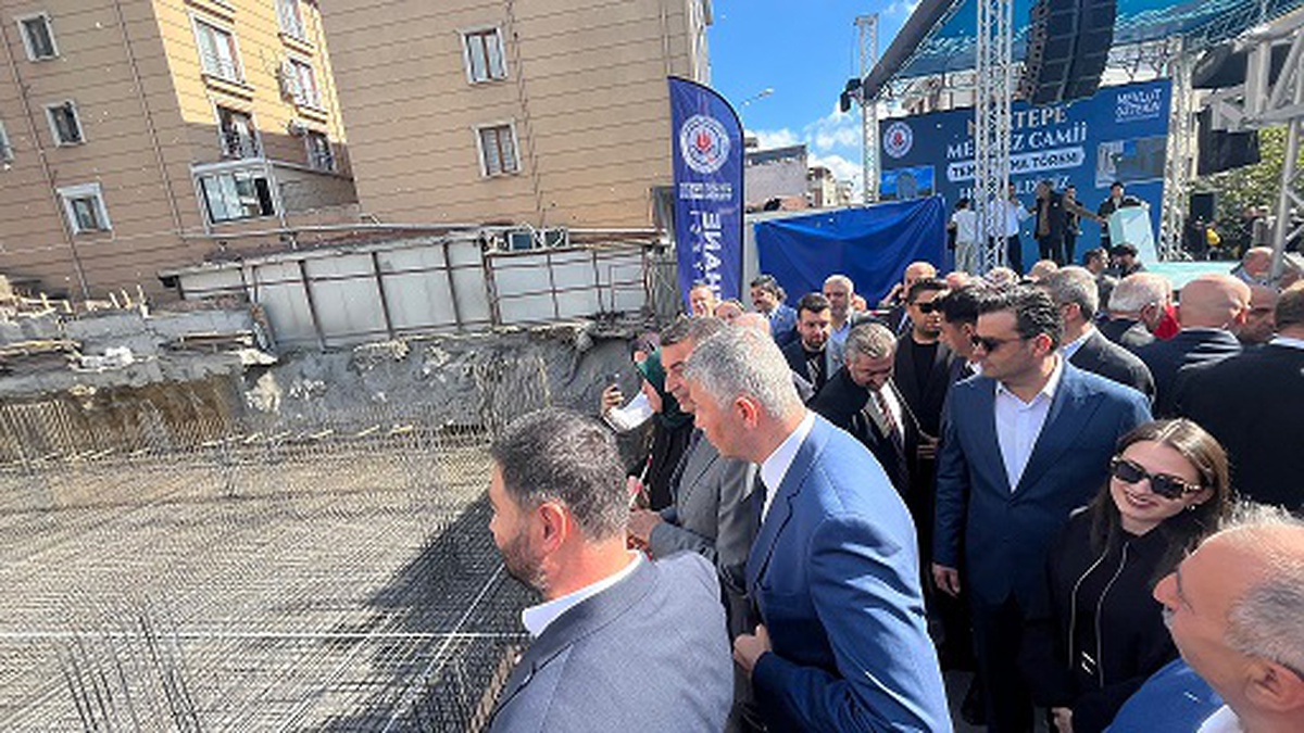 Kağıthane'de riskli yapı kararı sonrası Nurtepe Merkez Camii'nin temeli atıldı
