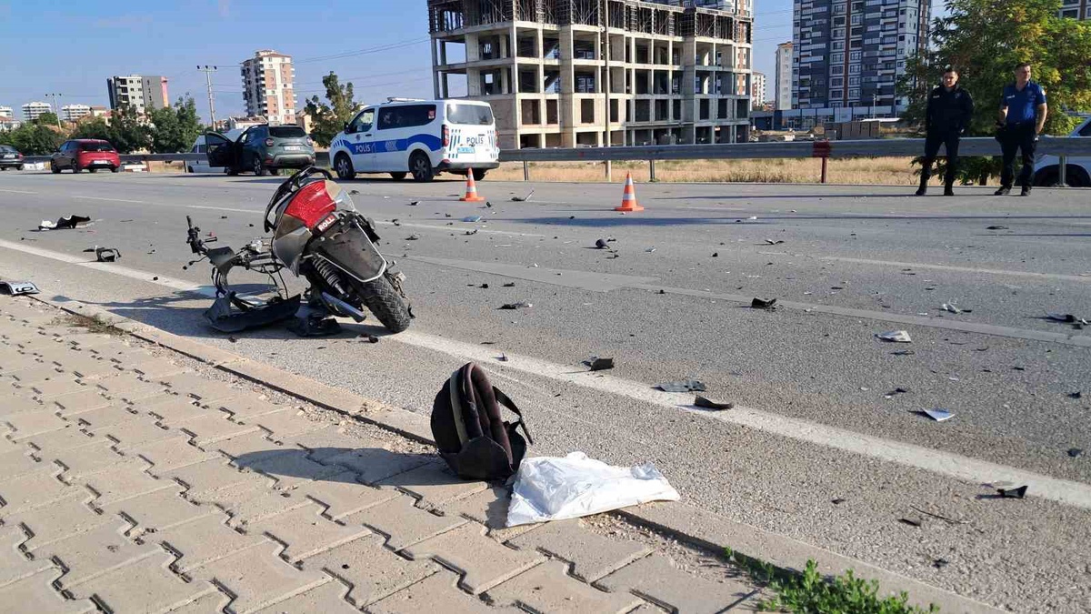 Karaman'da cip, elektrikli bisiklete çarptı; 15 yaşındaki sürücü ağır yaralandı.