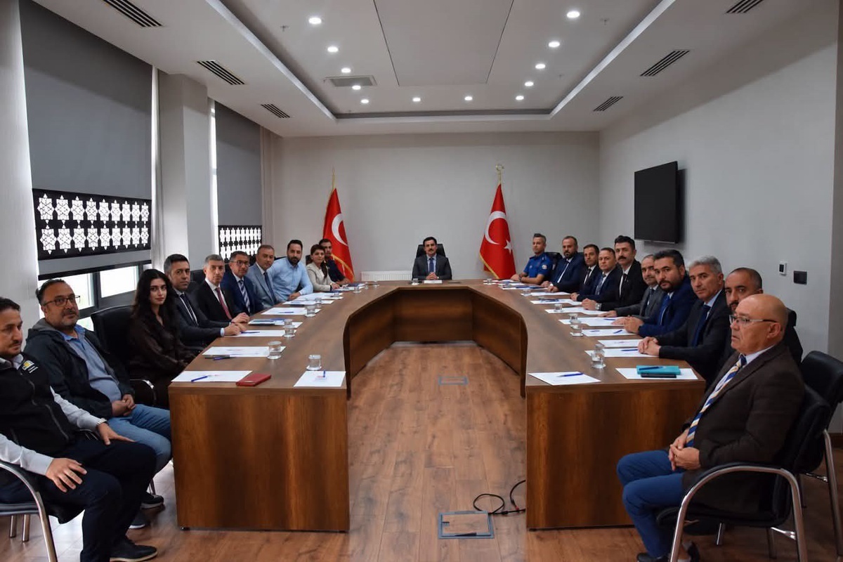 Karapınar Kaymakamı Öztürk, İlçe İdare Şube Başkanları Toplantısı’na başkanlık etti.