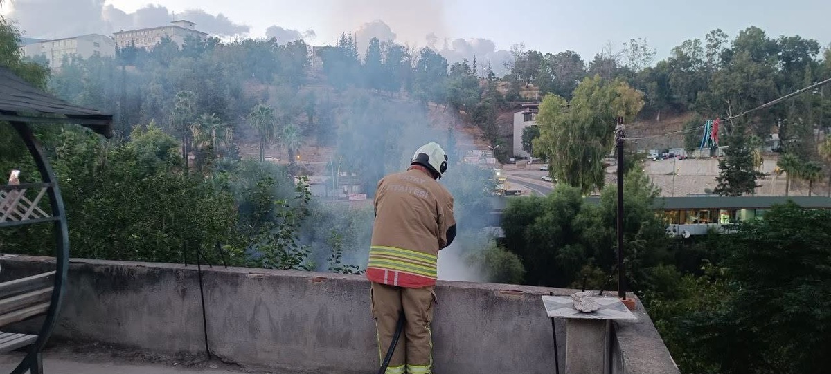 Kırıkhan'da bahçe yangını Karataş Mahallesi'nde kontrol altına alındı