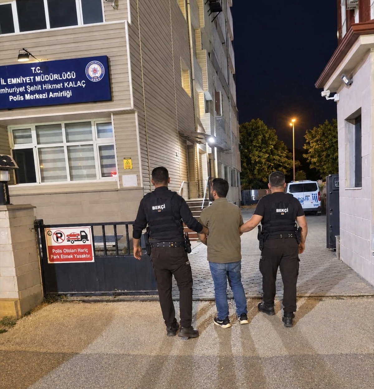 Kırıkkale'de hırsızlıktan 6 yıl hapis cezası olan firari, araç içinde yakalandı