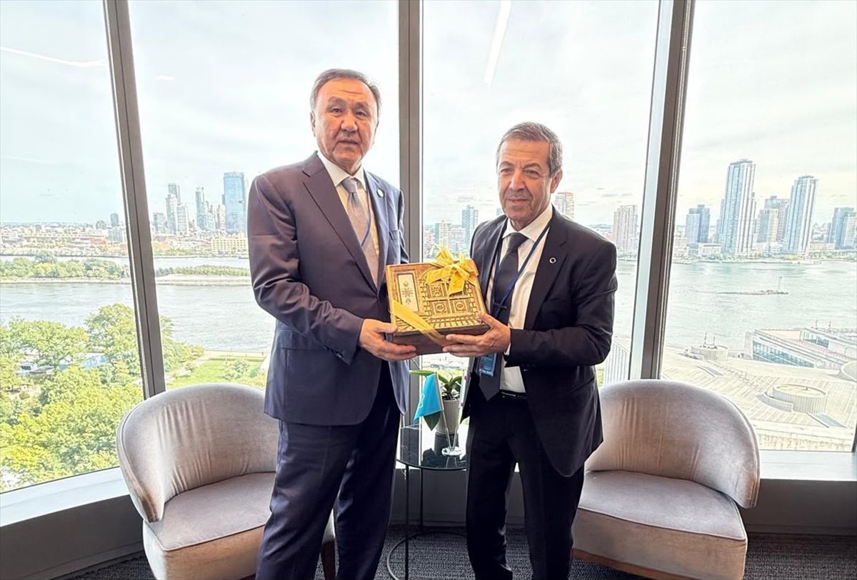 KKTC Dışişleri Bakanı Ertuğruloğlu, New York'ta TDT Genel Sekreteri ile görüştü