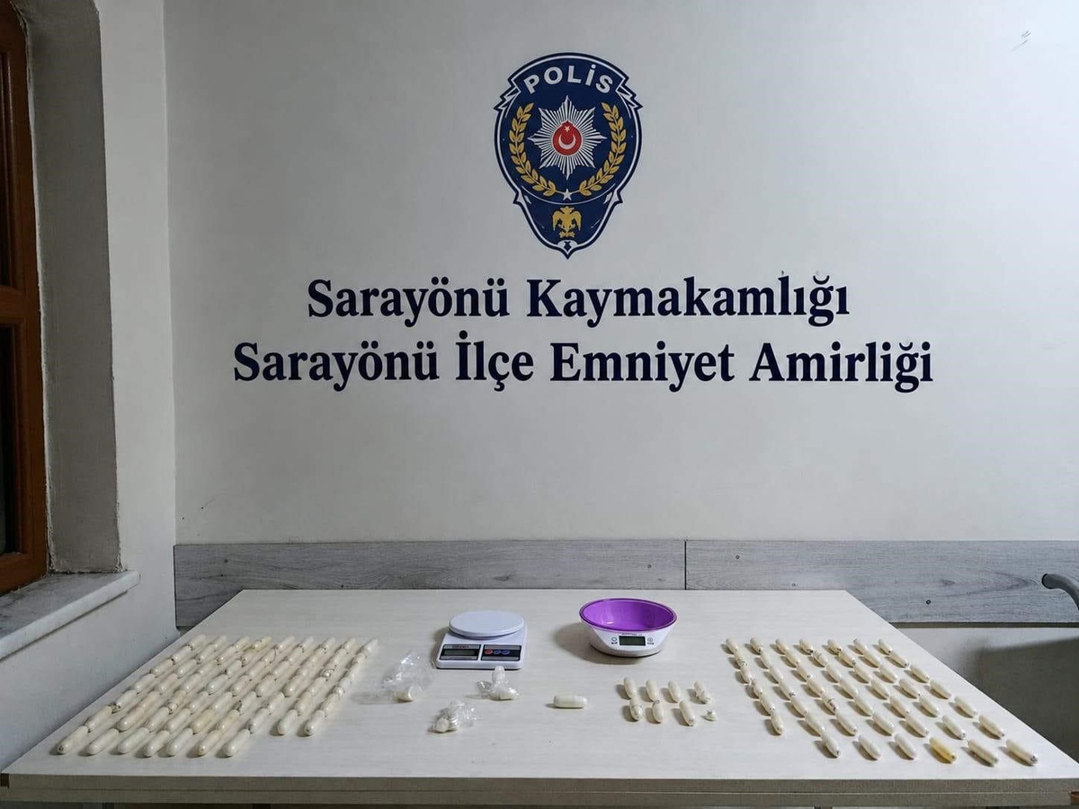 Konya Sarayönü'nde 1 kilo 203 gram metamfetamin ele geçirildi, 3 şüpheli tutuklandı