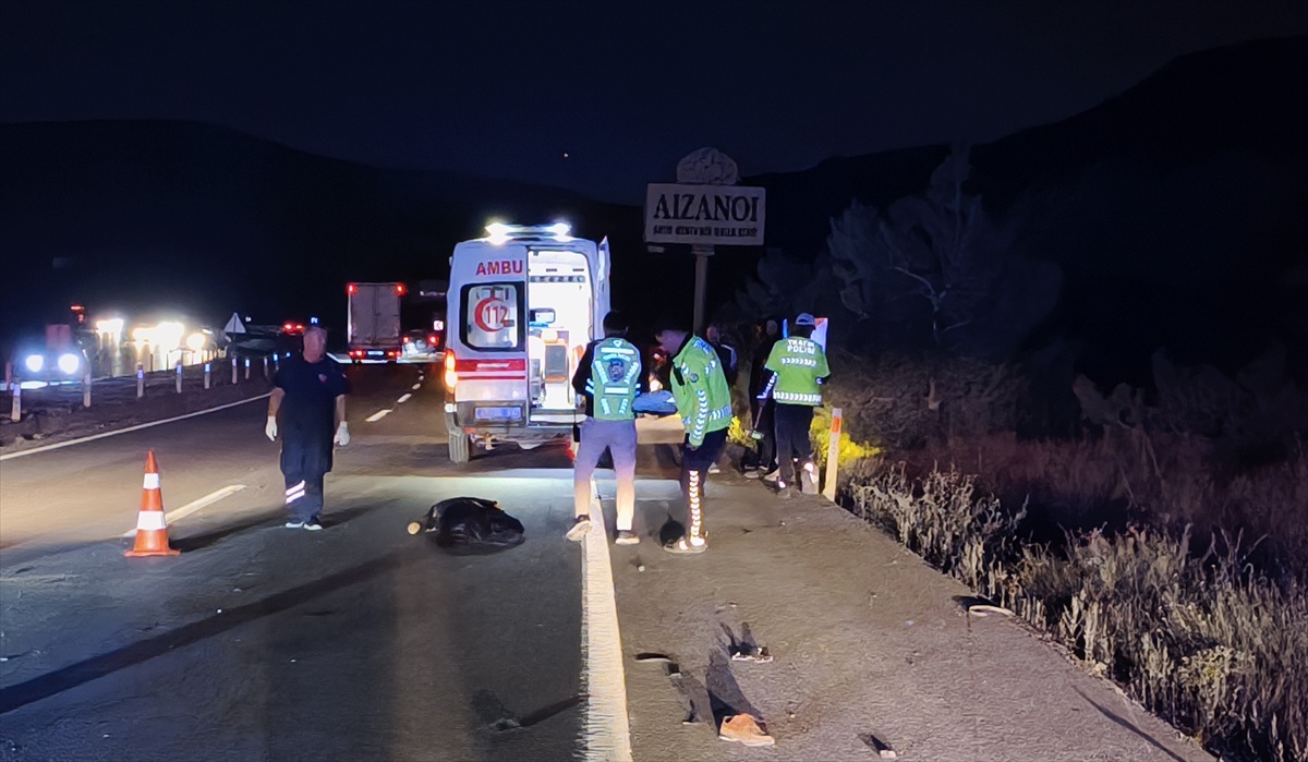 Kütahya'da otomobille çarpışan ehliyetsiz motosiklet sürücüsü hayatını kaybetti