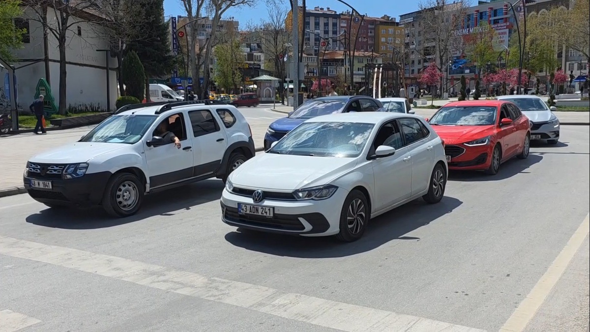 Kütahya'da trafiğe kayıtlı motorlu taşıt sayısı ağustos ayında 294 bin 30'a yükseldi