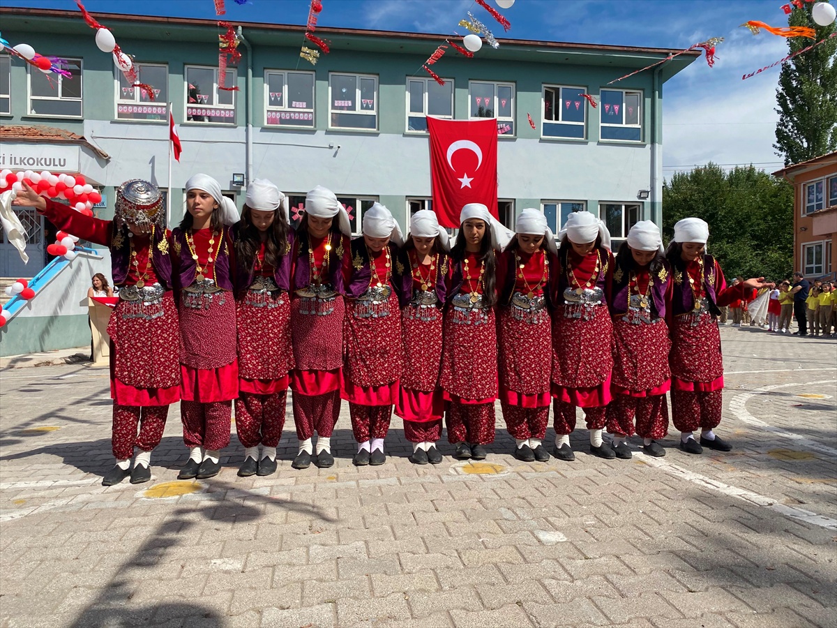 Malatya Doğanşehir’de İlköğretim Haftası Ertuğrul Gazi İlkokulu’nda törenle kutlandı