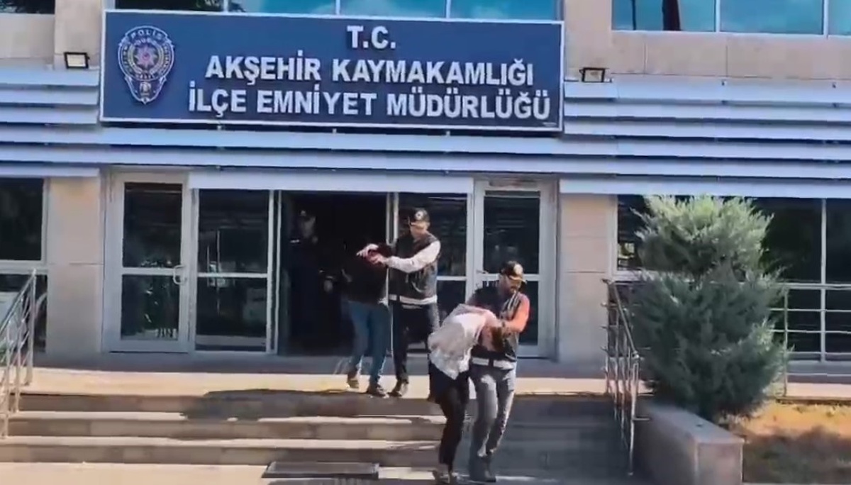 Manisa Kırkağaç'ta 4,5 milyonluk altın dolandıran 2 zanlı Konya Akşehir'de yakalandı