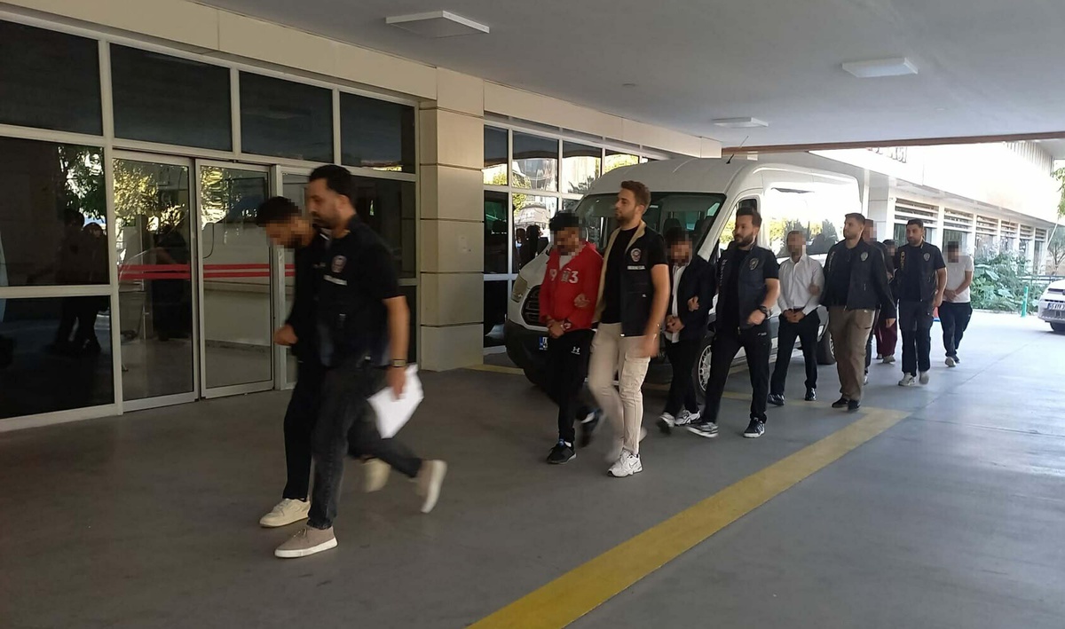 Manisa merkezli 12 ilde dolandırıcılık operasyonunda 20 şüpheli gözaltına alındı