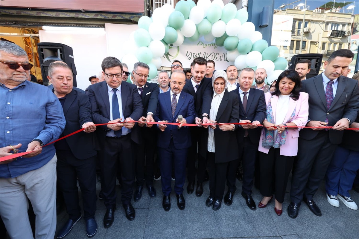 Manisa Turgutlu'da okul yakını silahlı saldırı sonrası Bülent Turan aileleri uyardı