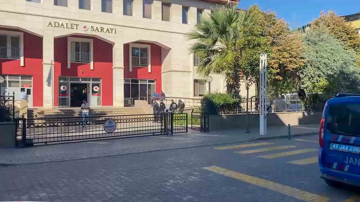 Manisa Turgutlu'da saldırıda 11 öğrenci yaralandı, 10 şüpheli adliyeye sevk edildi