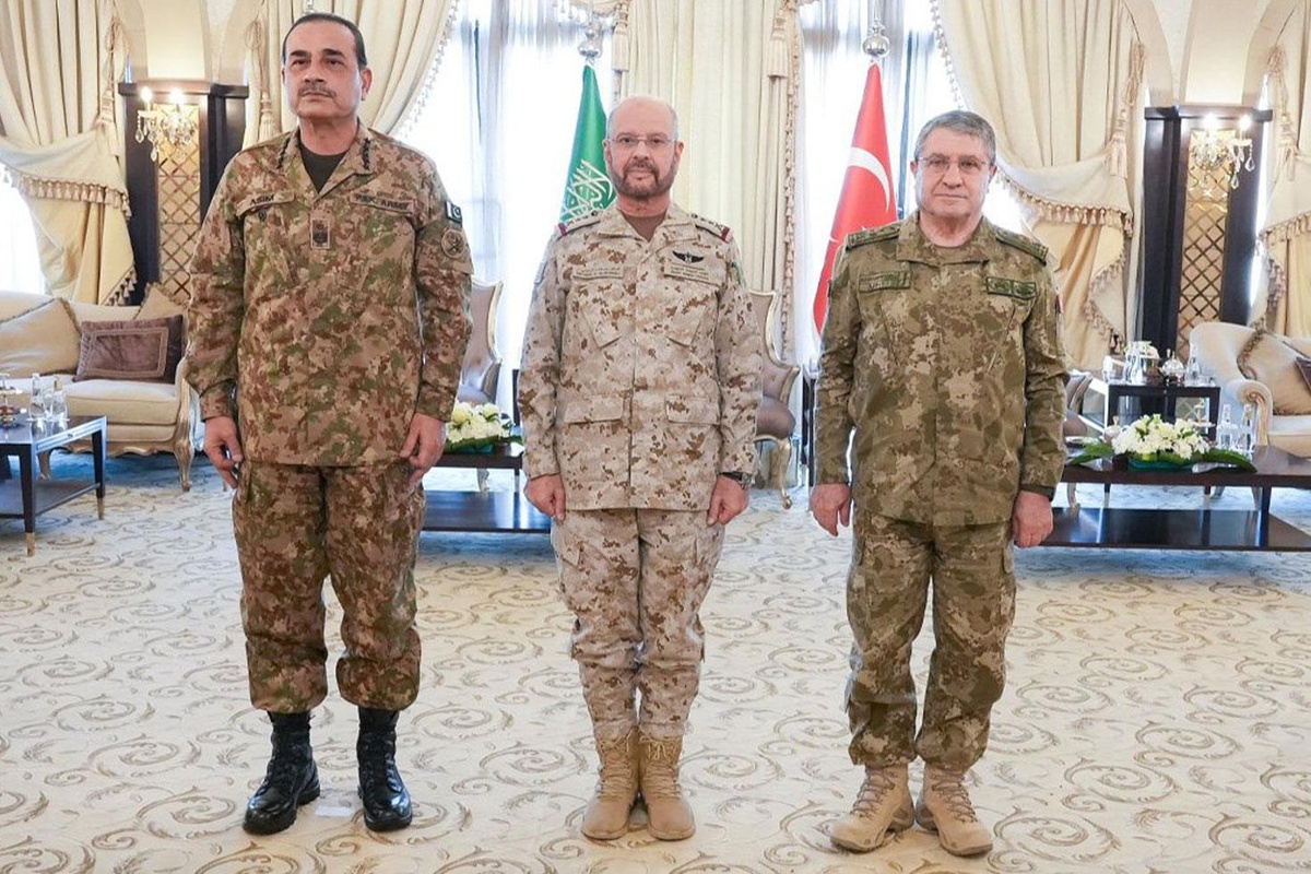 Suudi Arabistan'ın 'acil' kodlu çağrısının ardından Mekke İttifakı'nın genelkurmay başkanları Riyad'da buluştu