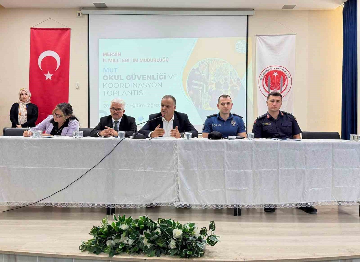 Mersin Mut'ta okul güvenliği toplantısı Kaymakam Çelikkol başkanlığında yapıldı