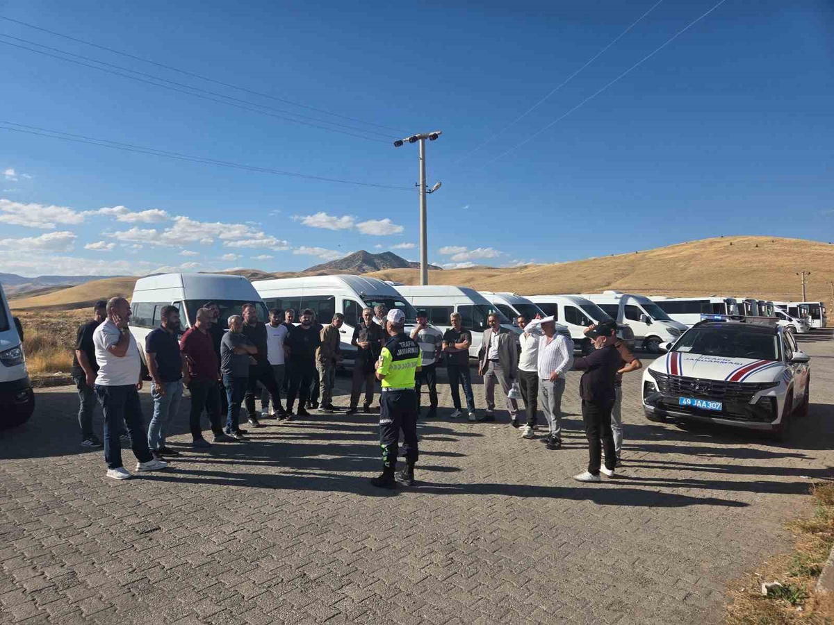 Muş’ta okul servis araçları jandarma tarafından denetlendi, sürücüler bilgilendirildi