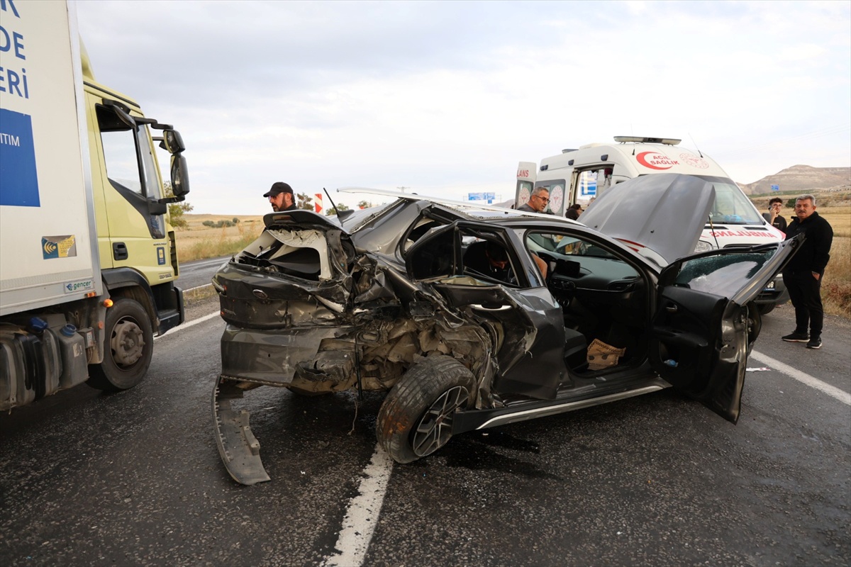 Nevşehir’de otomobiller çarpıştı: İkisi çocuk altı kişi yaralandı