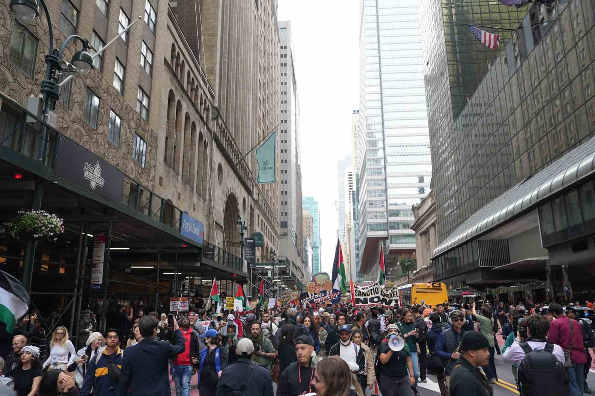 New York’ta binlerce kişi Netanyahu’yu protesto edip BM Genel Merkezi’ne yürüdü