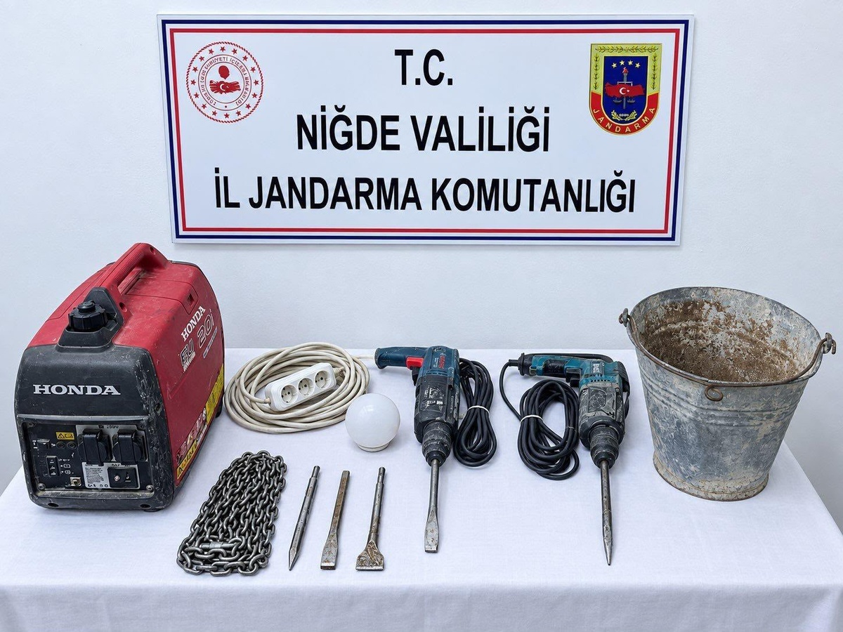 Niğde Çiftlik'te kaçak kazıda malzemeler ele geçirildi, 1 şüpheliye işlem başlatıldı