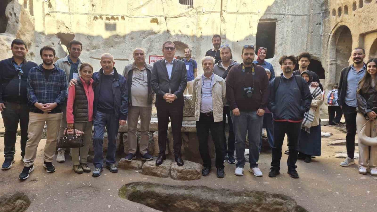 Niğde'de 35 akademisyen Gümüşler Manastırı'nı İl Kültür ve Turizm Müdürü'yle gezdi