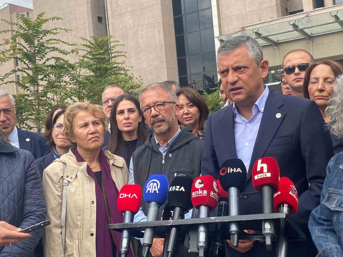 Özgür Özel, 103 kişinin öldüğü 10 Ekim Gar davası için Sıhhiye Adliyesi'ne geldi