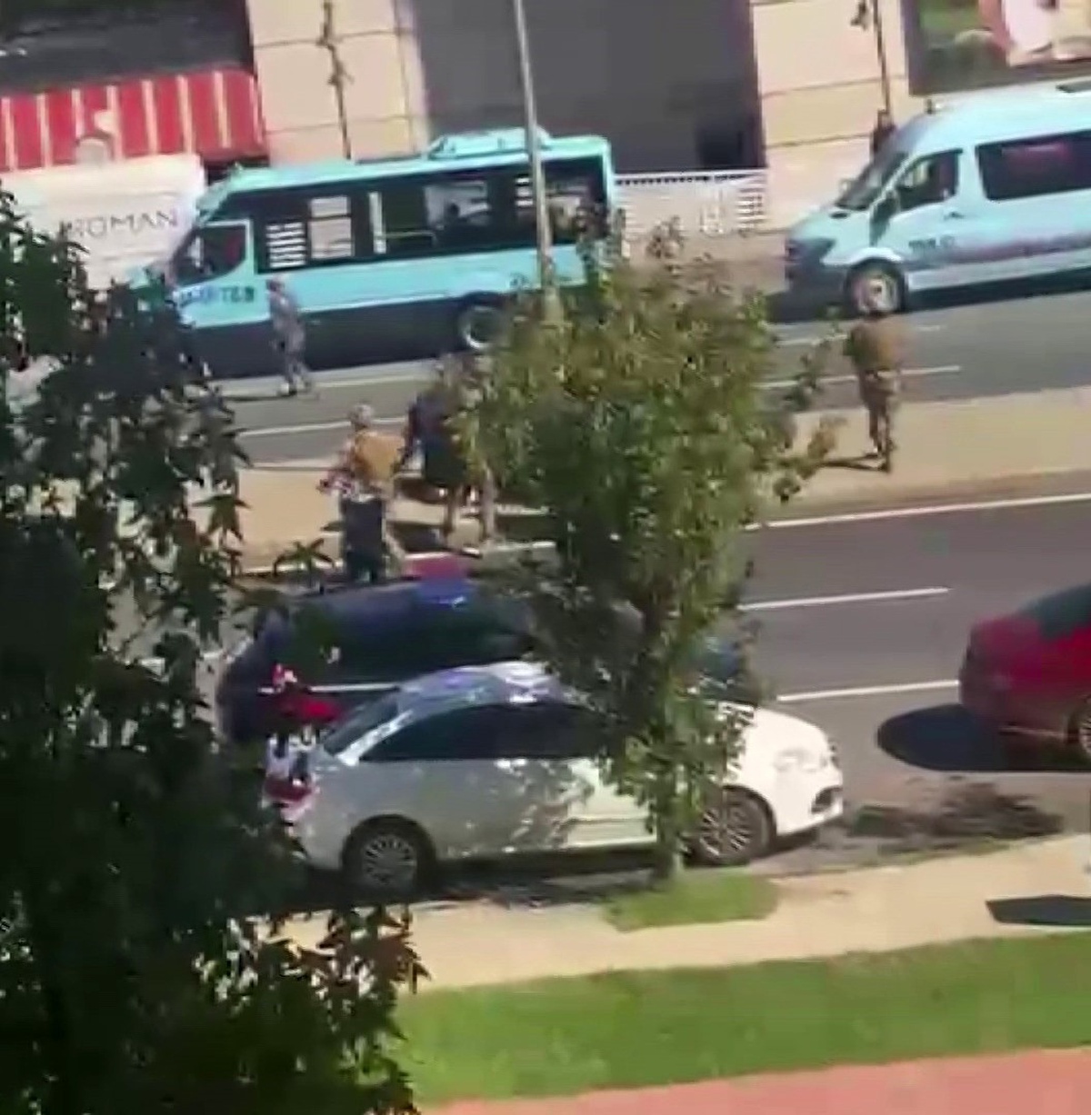 Pendik'te ikna sonuçsuz kalınca özel harekat bıçaklı şahsı etkisiz hale getirdi