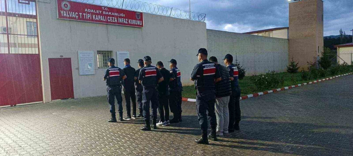 Şarkikaraağaç'ta uyuşturucu operasyonunda 3 şüpheli cezaevine teslim edildi