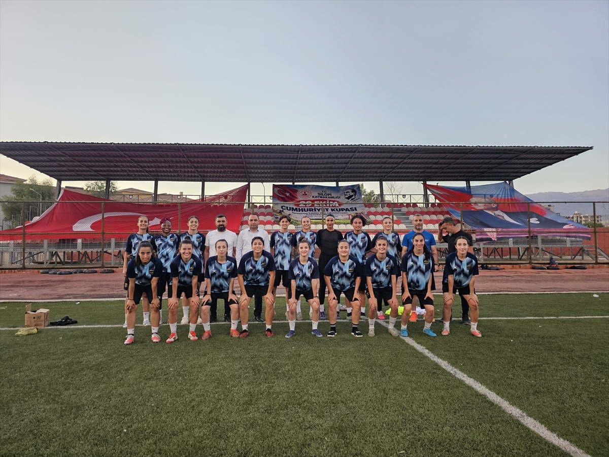 Silopi Kaymakamı Partal, Şırnak Kadın Futbol Takımına başarı diledi