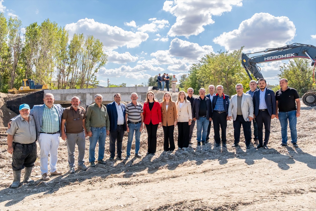 Sinanköy'de betonarme köprü tamamlanıyor, yağışta ulaşım kolaylaşacak