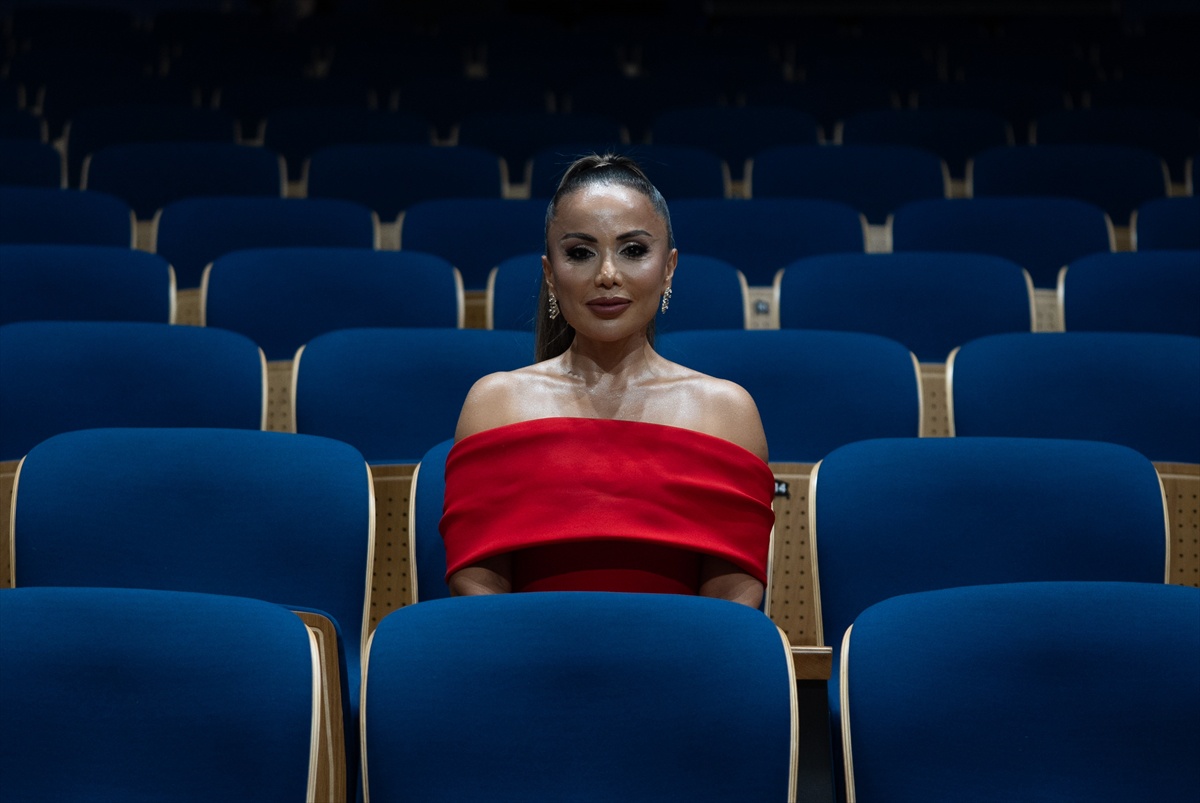 Soprano Ceylan Mira Balcı, ozan eserlerini opera sanatıyla Ankara'da seslendirdi