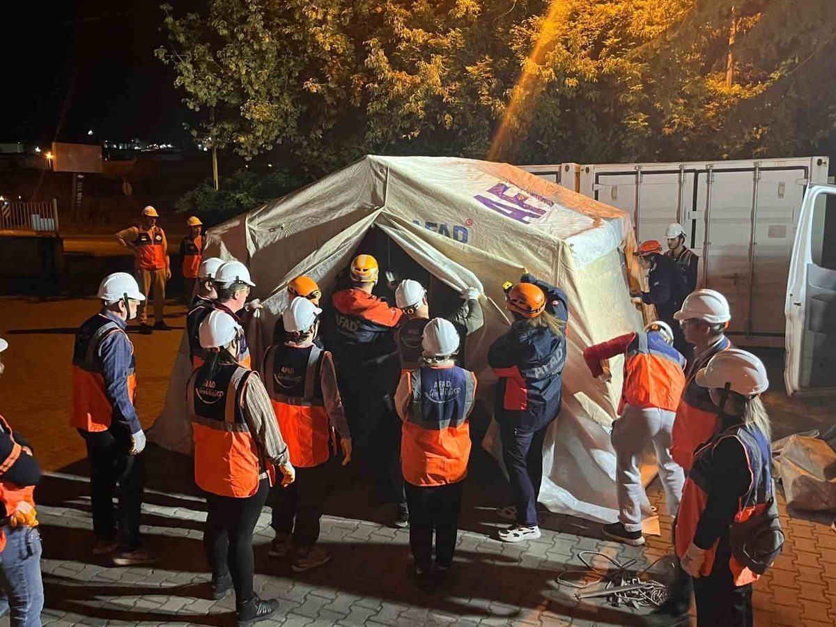 Tekirdağ'da AFAD gönüllüleri 4 çevrim içi eğitimi tamamlayıp saha eğitimine katıldı