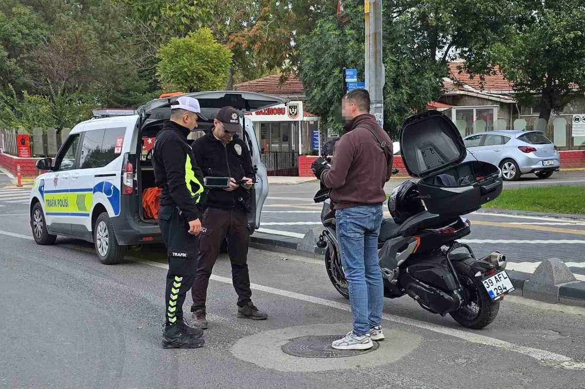 Tekirdağ Hayrabolu'da motosikletlilere ruhsat, ehliyet ve kask denetimi yapıldı