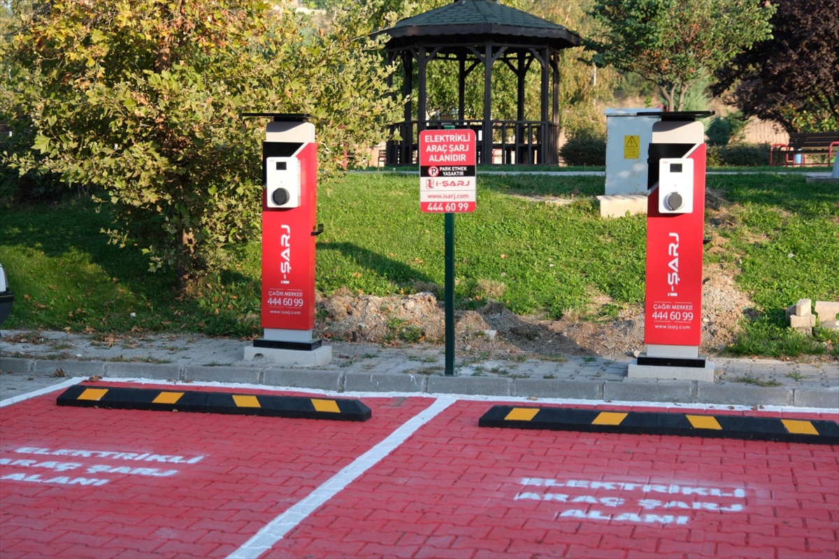 TOGÜ'nün Taşlıçiftlik Kampüsü'nde 6 elektrikli araç şarj istasyonu açıldı