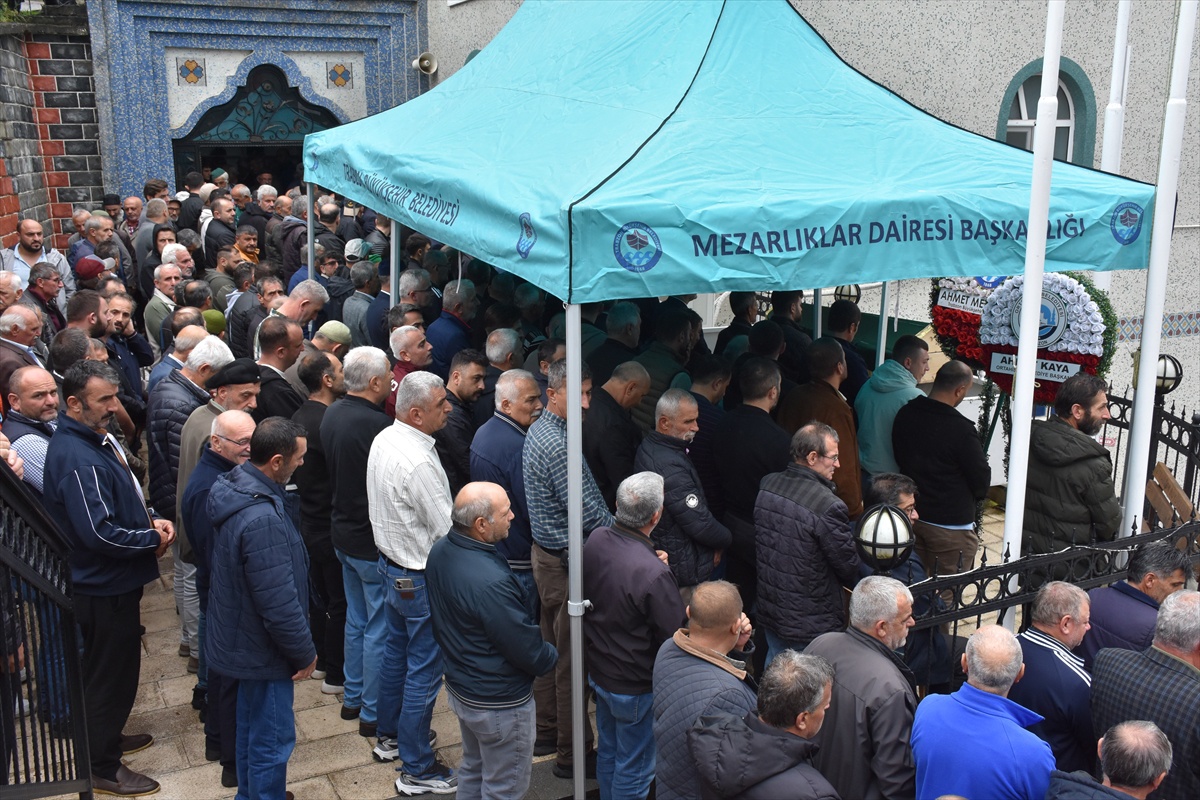 Trabzon Ortahisar'da toprak kaymasında ölen 50 yaşındaki kişi defnedildi