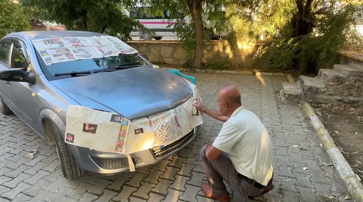 Van'da emekli Şahin Yörük, 15 bin liralık boya ücreti yerine aracını kendi boyadı