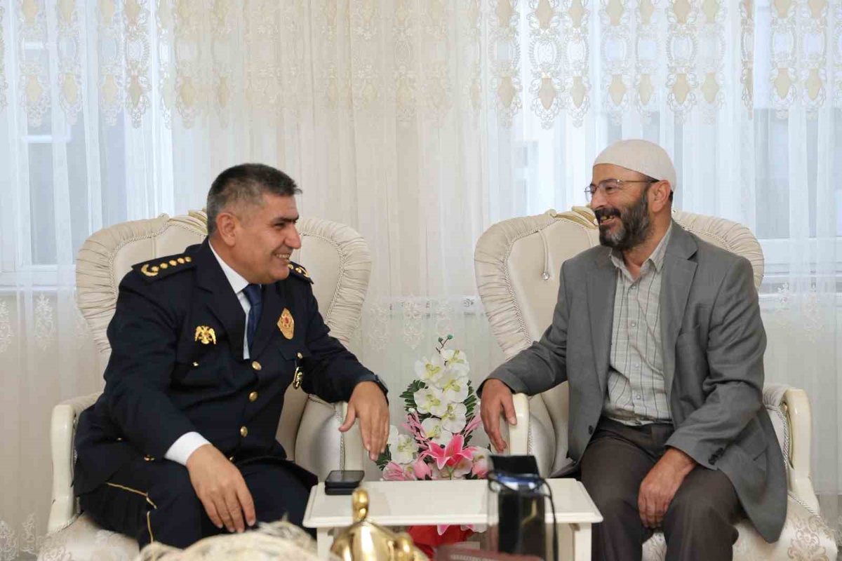 'Vatandaşlarımızla iletişimimizi daima karşılıklı güven ve saygı üzerine kuracağız'