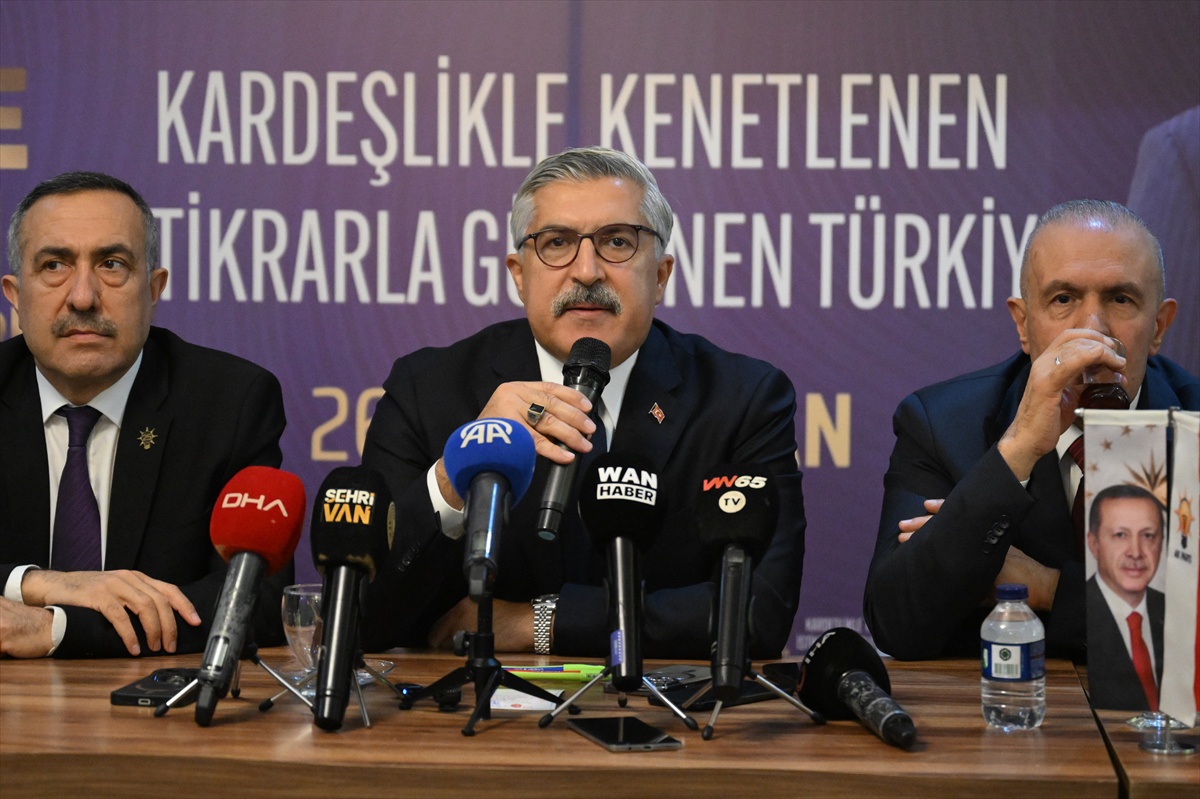 AK Parti Genel Başkan Yardımcısı Yayman, Van'da basın mensuplarıyla buluştu: