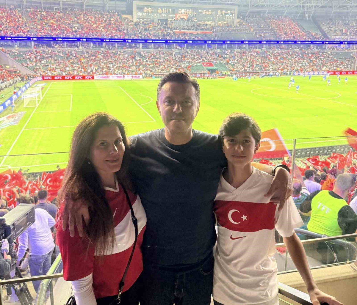 AK Partili Hatipoğlu, Fransa'ya 1-0 yenilen milli maçı tribünden izledi