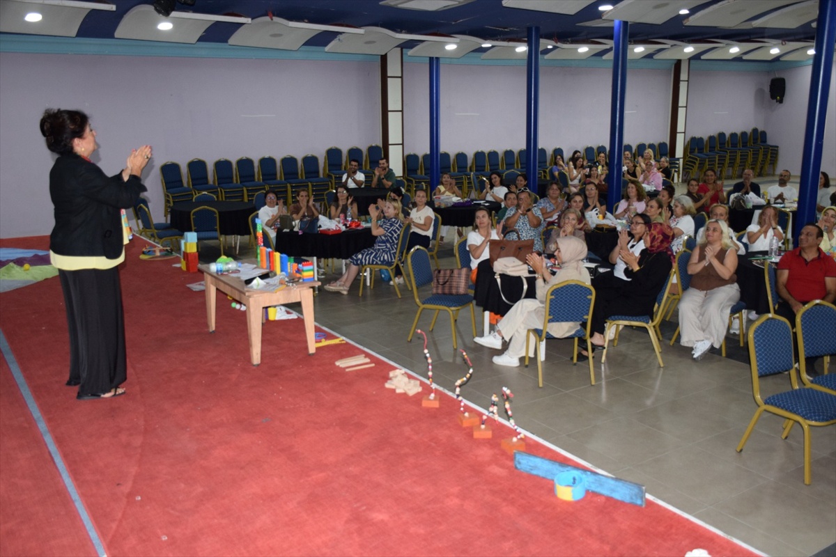 Anamur'da oyun temelli öğrenme konferansı öğretmenlerle buluştu