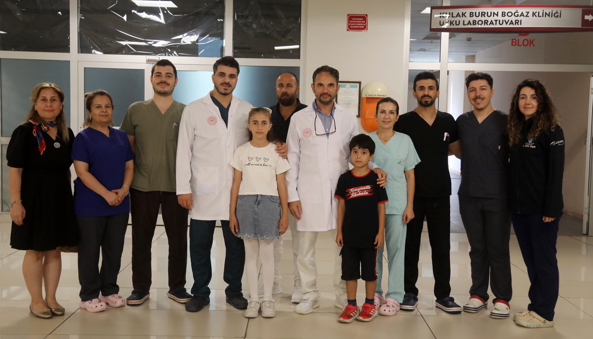 Antalya'da koklear implantlı iki çocuk işitme ve konuşma becerisini geliştirdi