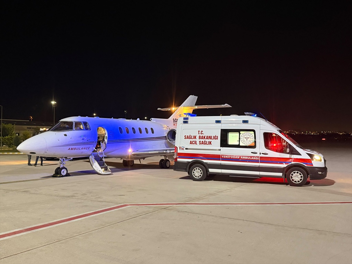 Aort hiperplazili 50 günlük bebek Batman'dan ambulans uçakla Konya'ya sevk edildi.