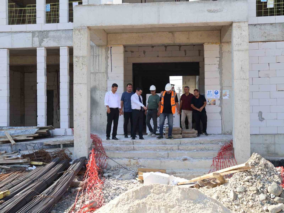 Arsuz Kaymakamı Eroğlu, 4 derslikli iki anaokulu inşaatlarını inceledi